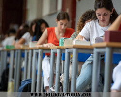 В молдавских школах началось национальное тестирование