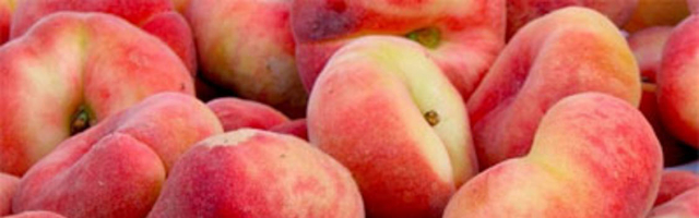 В Молдове собрали первый урожай инжирных персиков