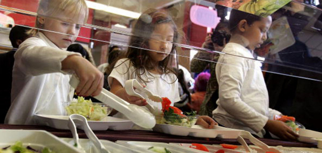 В 50% кишиневских школ внедрили питание по концепции шведского стола