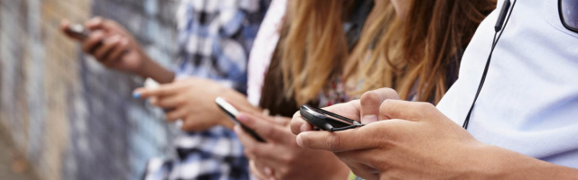 Adolescenţii în situaţie de risc vor fi ajutaţi prin intermediul unei aplicaţii mobile