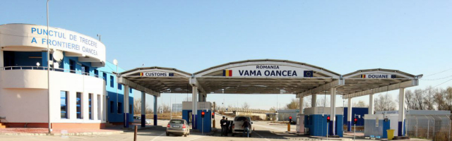 На границе Молдовы растут пробки из-за граждан отправляющихся в отпуск