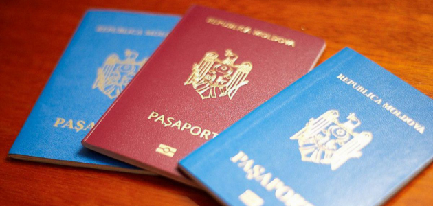 150 de pașapoarte falsificate în bagajul unei moldovence