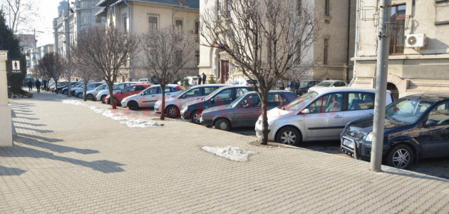 Un grup de cetățeni a inițiat o petiție online pentru anularea parcărilor cu plată
