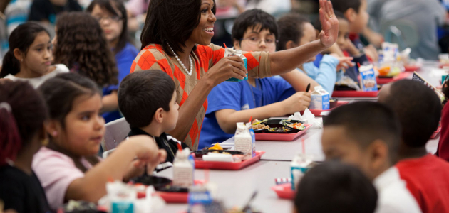 Trump va anula programul alimentaţiei în şcoli iniţiat de Michelle Obama