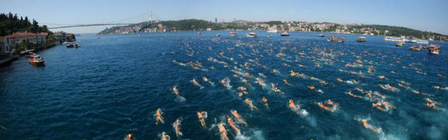 24 спортсмена из Молдовы участвовали в заплыве через Босфор