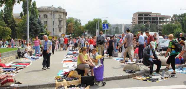 Продавцы, торгующие у ЖД вокзала, устроили протест перед примэрией