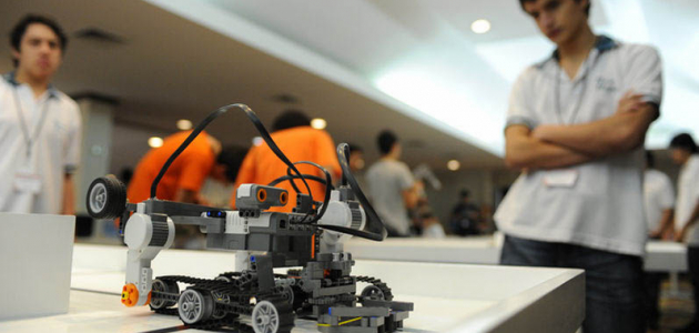 O echipă de elevi din Moldova vor participa la olimpiada de robotică
