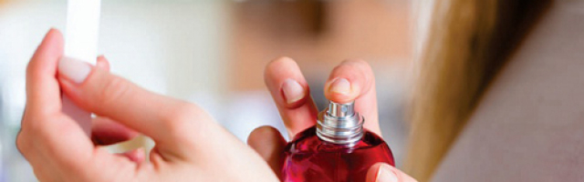 Companiile de parfumurie luptă cu magazinele online din Moldova