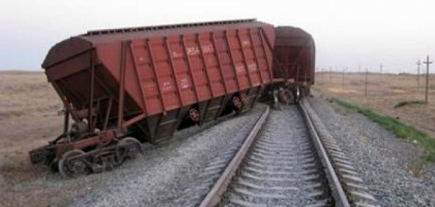 Железнодорожное ЧП в Молдове: 20 вагонов товарного поезда сошли с рельс