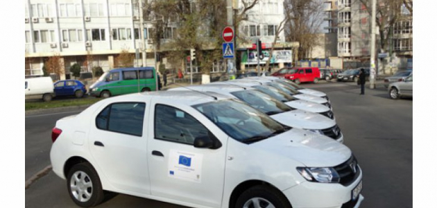 ЕС предоставил автомобили социальным работникам