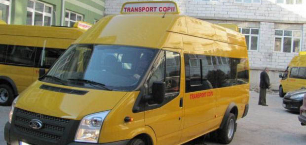Дети из пригородов будут добираться в школу на микроавтобусе