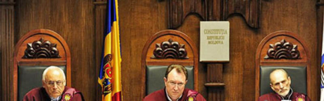 Magistrații Curții Constituționale pot deține cetățenia României