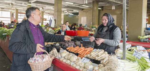 Граждане Румынии предпочитают покупать продукты на молдавских рынках