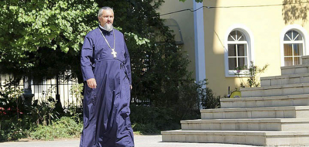 Скандал между двумя священниками из села Деренеу не утихает