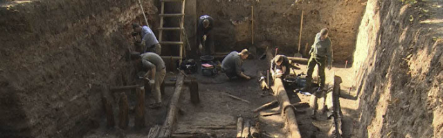 Раскопки под Яловенами в древнем поселении XIV века