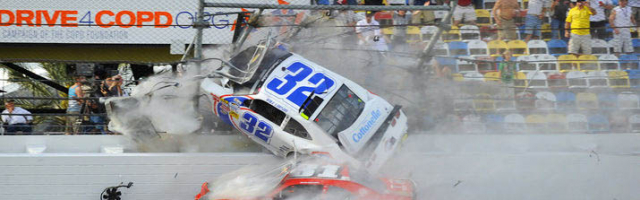 Крупная авария произошла во время гонки NASCAR