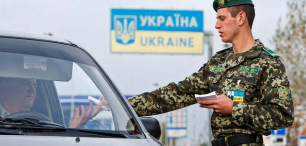 Сотруднику погранслужбы Украины предложили мзду
