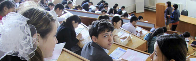 Выпускники гимназий сдают экзамен по языку обучения