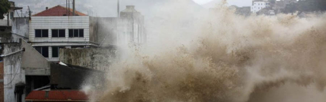 Очередной тайфун обрушился на побережье Китая