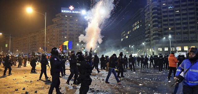 Третий день протеста на площади Победы в Румынии