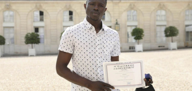 “Человек-паук” получил гражданство Франции