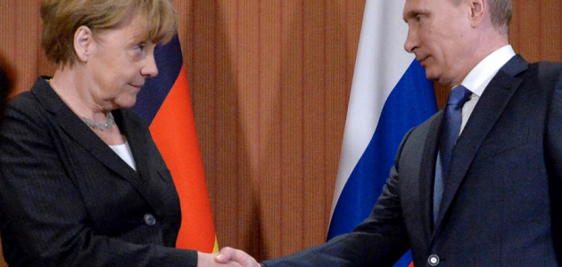 Путин и Меркель побеседовали об инциденте в Черном море