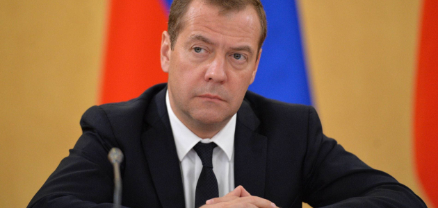 Соцопрос: 53% россиян хотят отставки правительства Медведева