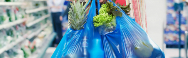 Супермаркеты Молдовы используют пластиковые пакеты вопреки запрету