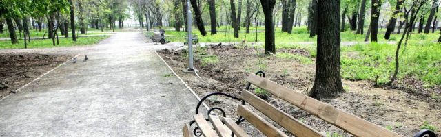 В Кишиневе появились вандалы, которые разрушают скамейки и бордюры в парках