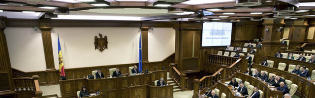 Депутаты Молдовы получили первую зарплату