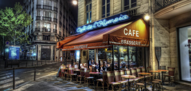 Во Франции неизвестный стал стрелять в кафе