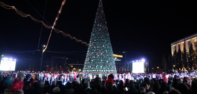 В Кишиневе открыли новогоднюю елку