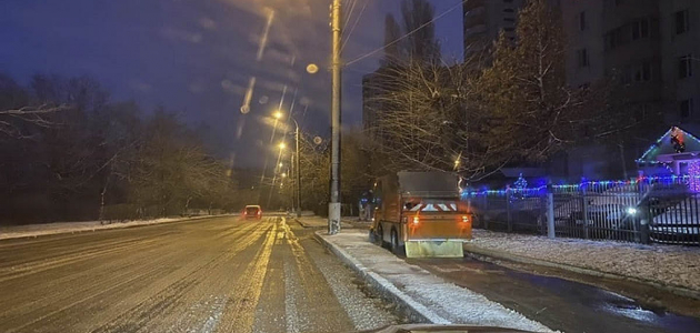 В Молдове работают снегоуборочные машины