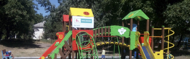 В Кишиневе восстановили детскую площадку на улице Флорилор