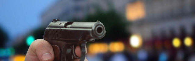 В Кишиневе таксист достал пистолет, поссорившись с пассажирами