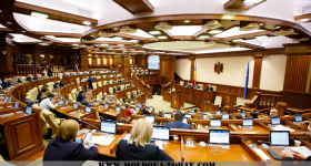 Молдавские депутаты собрались на пленарное заседание
