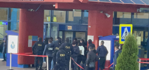 В РМ задержали троих таможенников после обысков в аэропорту