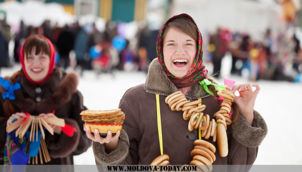 girls celebrating  Pancake Week at Russia