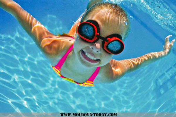 child-swim-lesson