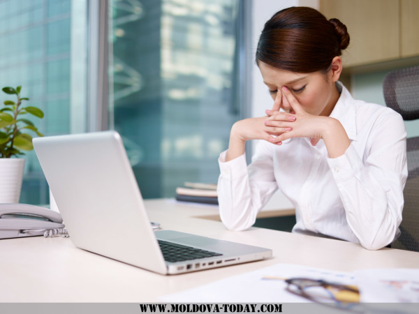 woman-fatigued-at-office-with-laptop