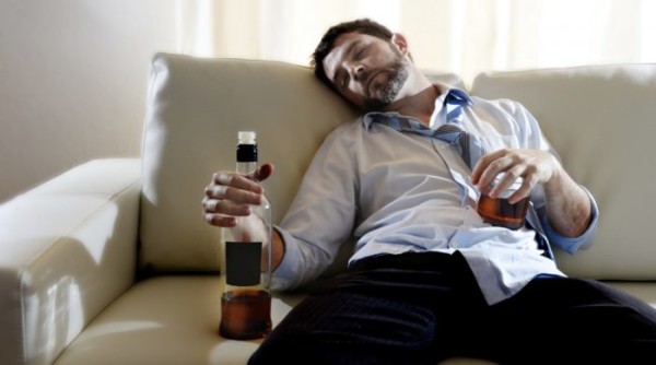 bigstock-Drunk-Business-Man-Wasted-And-68850703-e1427868988302-700x390
