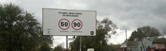 Pe şoselele din țară au apărut noi panouri informative adresate şoferilor