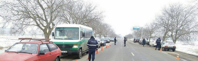 Peste 800 de șoferi trași pe dreapta