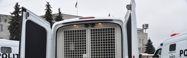 Автомобиль по перевозке заключенных попал в аварию