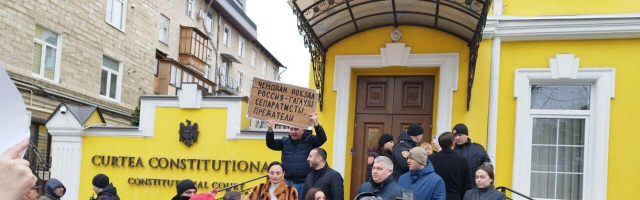 Ни власти, ни КС не знают, как выйти из создавшейся ситуации