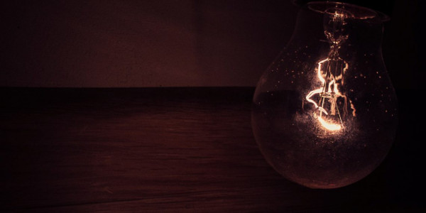 light_bulb_electricity_dark-860607-1-1140x570