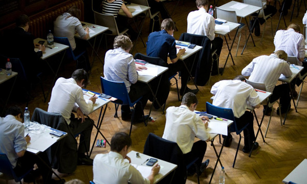 examen-scoala-bacalaureat-elevi-1-1