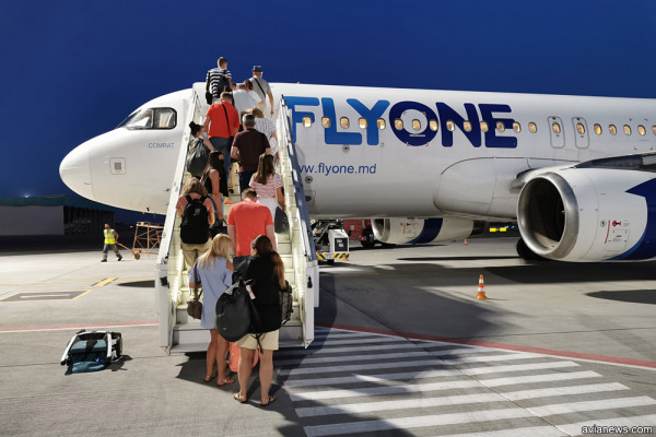 flyone_a320_boarding